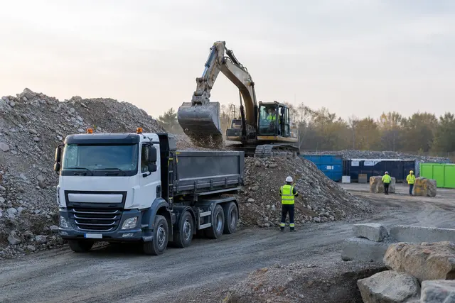 Location camion benne grande capacité : adaptée aux chantiers à fort volume