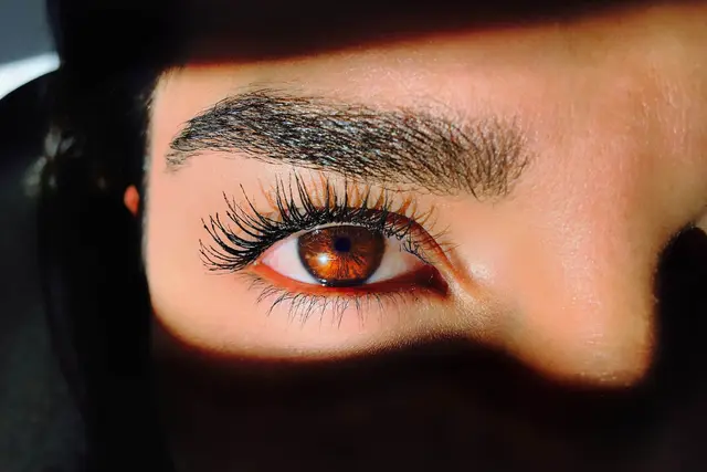 Comment favoriser la croissance de vos sourcils de manière naturelle ?
