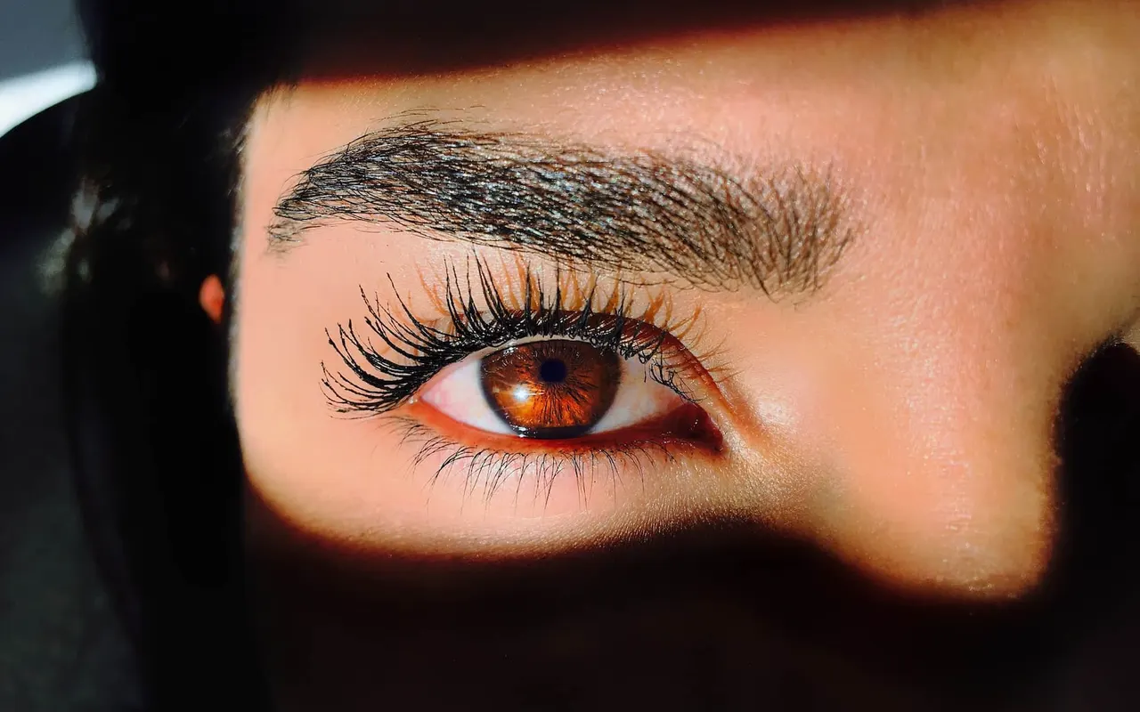 Comment favoriser la croissance de vos sourcils de manière naturelle ?