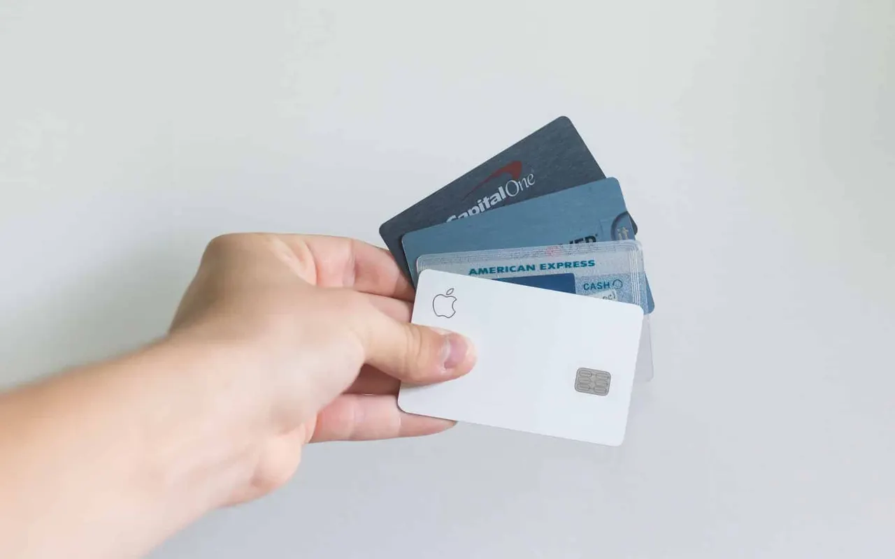 Comment obtenir une carte de crédit en ligne sans fournir de justificatif ?