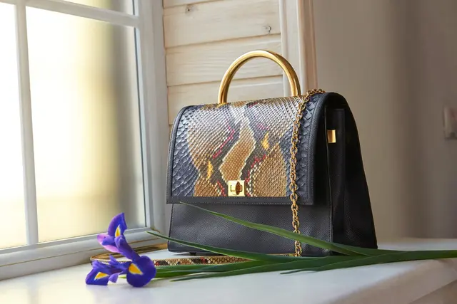 Comment reconnaître un sac authentique de la collection Karl Lagerfeld ?