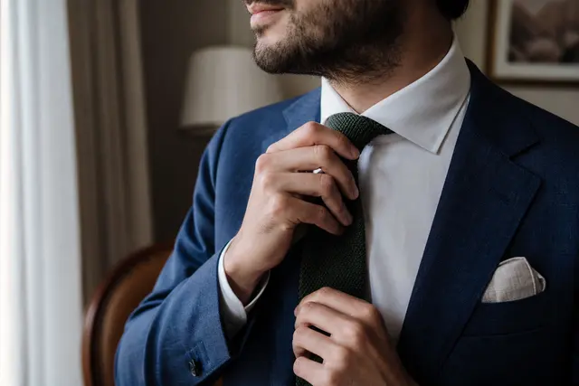 Cravate mariage en tricot élégant : Texture tendance et chic avec une cravate en tricot pour mariage