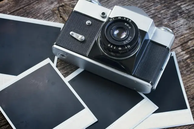 L’histoire des premiers appareils photo à plaques et leur influence sur l’art photographique