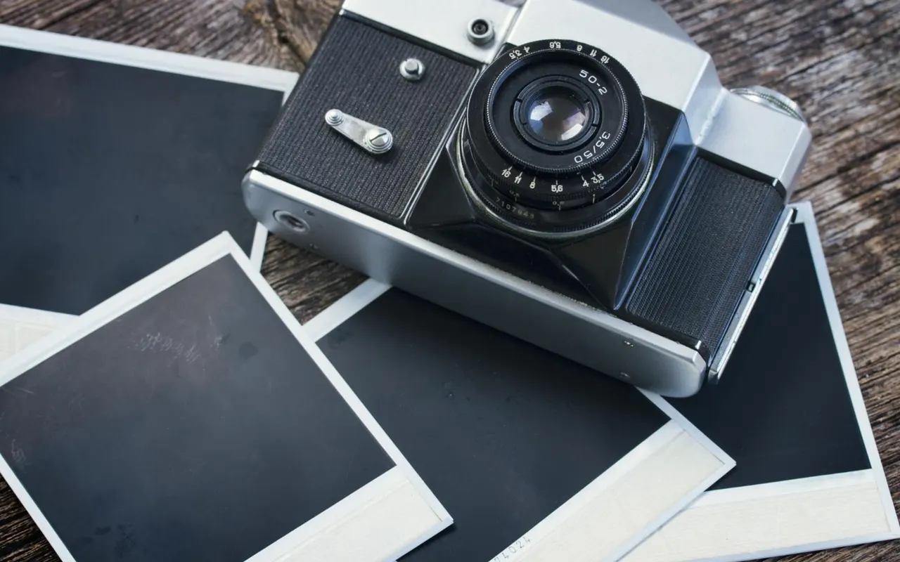 L’histoire des premiers appareils photo à plaques et leur influence sur l’art photographique