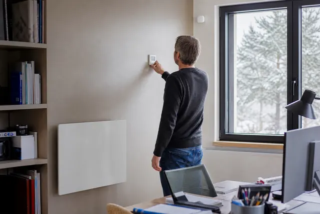 Panneau radiant lumineux avec capteur de luminosité : Panneau radiant lumineux ajustable avec capteur de lumière ambiante