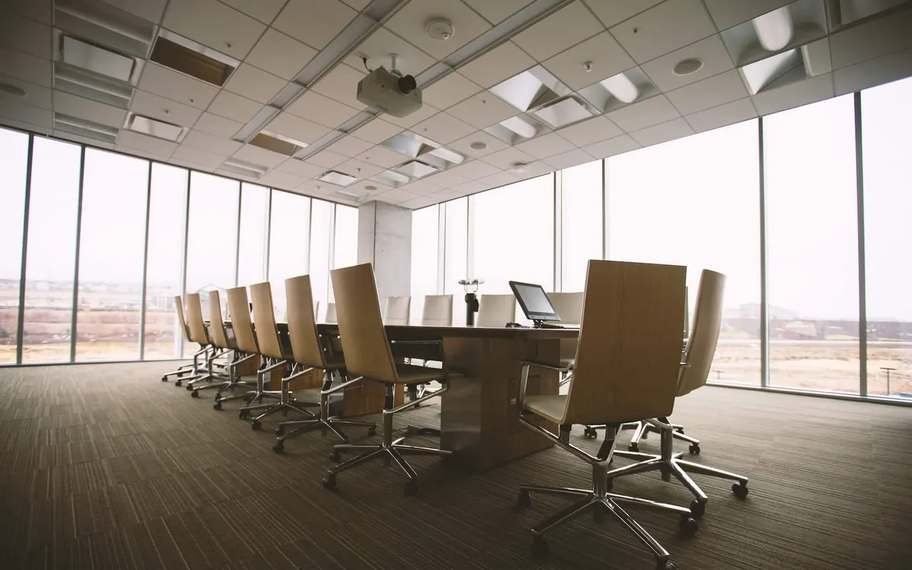 Quelles sont les meilleures plateformes pour le rachat de mobilier de bureau d’occasion ?