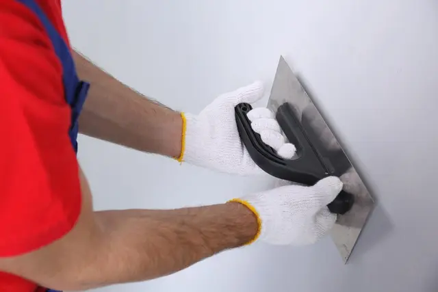 Quels sont les meilleurs techniques pour poncer un crépi extérieur sans l’abimer ?