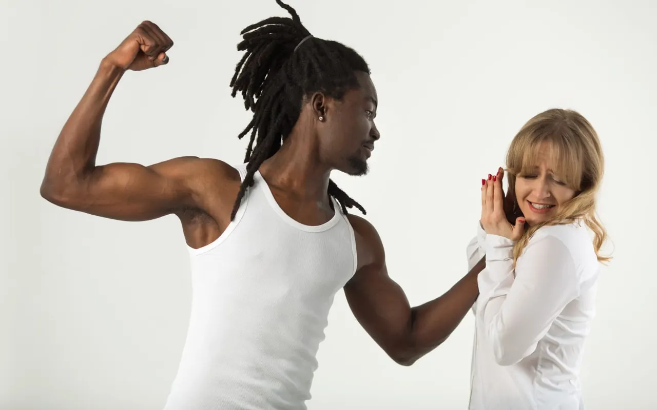 Techniques d’autodéfense pour femmes : se protéger efficacement en situation critique